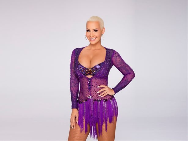 Vũ nữ thoát y hào hứng chuẩn bị thi nhảy - 7
Amber Rose là nhân vật được chờ đón nhất của cuộc thi khiêu vũ với ngôi sao năm nay.