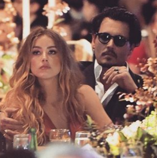Johnny Depp chọn cách im lặng khi hoàn tất thủ tục ly dị vợ trẻ - 1
Johnny Depp và Amber Heard ly dị sau 15 tháng chung sống.