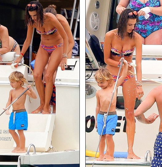 
Alessandra Ambrosio chia sẻ nhiều hình ảnh về kỳ nghỉ này với fans.
