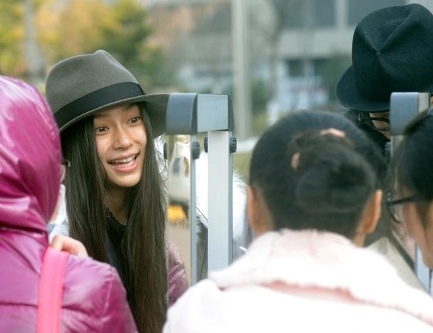 
Ngày 22/2, Angelababy thu hút sự chú ý của giới săn tin khi xuất hiện cùng ông xã Huỳnh Hiểu Minh tại Bắc Kinh, Trung Quốc.
