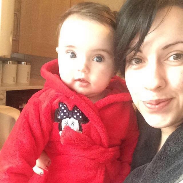 Tìm thấy cục tóc nặng hơn 6kg trong bụng - 1
Sophie Cox mắc chứng nghiện ăn tóc khi mang thai con trai đầu lòng.