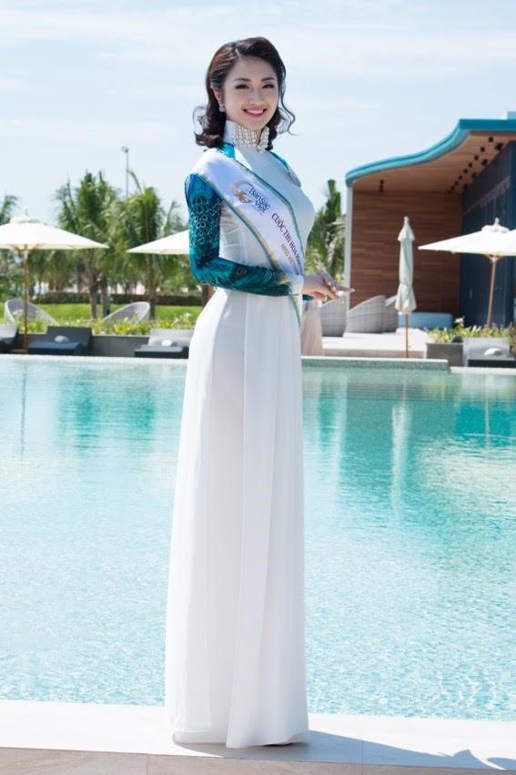 Thí sinh đến từ Thụy Sỹ nổi bật giữa dàn thí sinh Hoa Hậu Bản Sắc Việt Toàn Cầu - 2 Với trang phục áo dài, Thu Ngân toát lên vẻ đằm thắm, dịu dàng và nền nã của một người con gái Việt