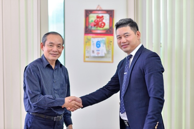 Người đưa thương hiệu Skymond về Việt Nam - 2 CEO Đào Văn Hùng trong buổi làm việc với ông Đinh Nho Bảng - Phó Chủ tịch Hiệp hội doanh nghiệp vàng Việt Nam