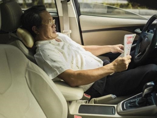 MC Công Tố: mỗi ngày đều là ngày của Cha - 5 Khi được hỏi vào Ngày của Cha năm nay, ông có mong đợi món quà đặc biệt từ Công Tố hay không, ông chỉ cười hiền từ trả lời: “Nhìn thấy con nên người, được làm những điều mình thích, hạnh phúc với những gì mình lựa chọn, đó chính là món quà lớn nhất của tôi. Chỉ cần như thế, đối với tôi, ngày nào cũng là Ngày của Cha”.