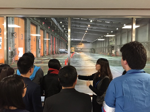 Trong chuyến giao lưu, học tập tại ĐH Yokohama, các sinh viên ĐHKT được thăm quan thực tế tại những doanh nghiệp hàng đầu Nhật Bản...