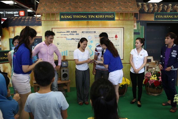 Giới trẻ Sài thành vui chơi “tung trời” dịp cuối tuần - 8
Tham gia tương tác và nhận những phần quà thú vị từ VinaPhone
