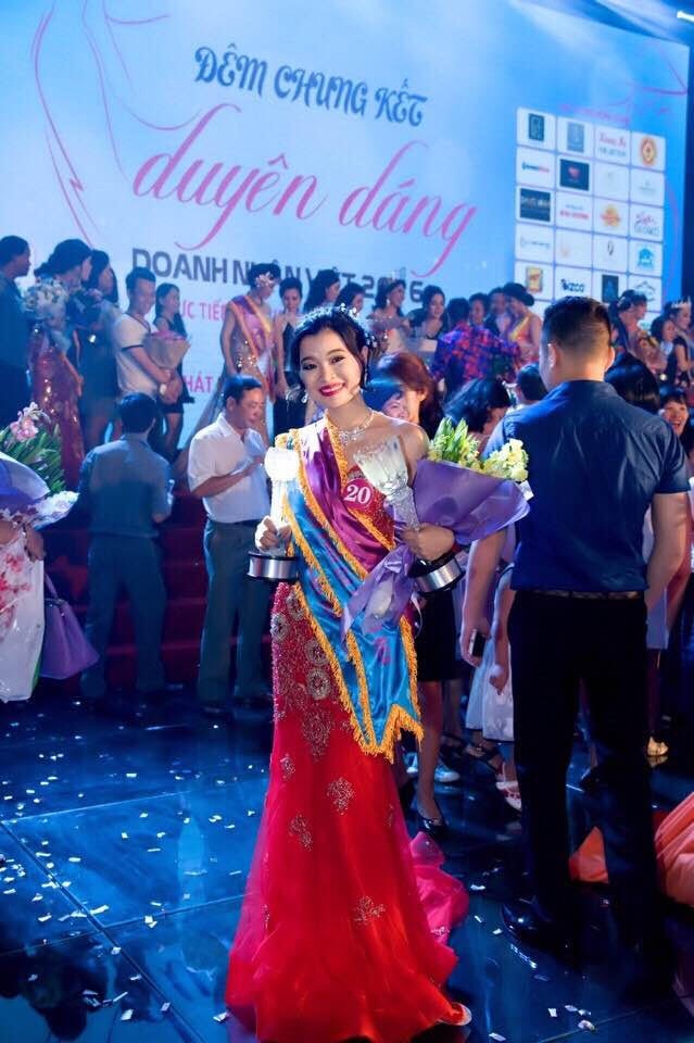 Vân Anh xuất sắc giành ngôi vị Á khôi duyên dáng Doanh Nhân 2016 - 1