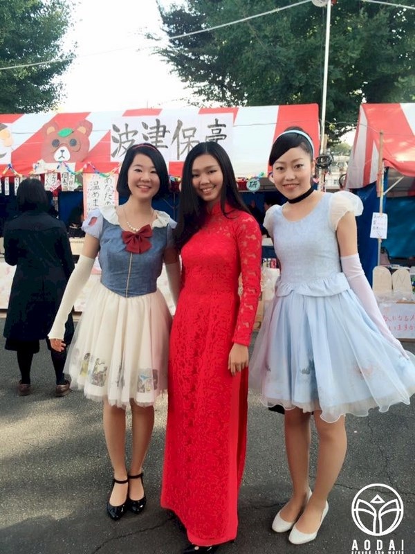 Ngắm thiếu nữ Việt khắp năm châu gợi cảm trong tà áo dài - 20
“Áo dài và Disney” ở Kunitachi College of Music, Tachikawa, Nhật Bản.