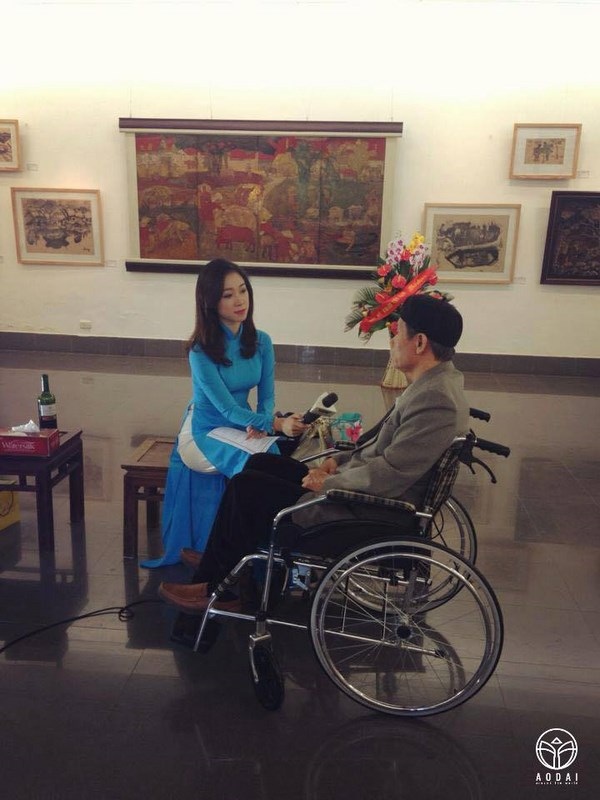 Ngắm thiếu nữ Việt khắp năm châu gợi cảm trong tà áo dài - 8
Phươnng Thanh hiện là biên tập viên dẫn các bản tin thời sự của VTV: “Có lẽ em mặc áo dài còn nhiều hơn các loại váy áo khác. Không chỉ trong các bản tin thời sự và những phóng sự, chương trình hàng ngày, em cũng ưu tiên mặc áo dài”.