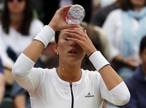 ĐKVĐ Roland Garros thua sốc ngay vòng 2 Wimbledon - 1
Sự thất vọng của Muguruza