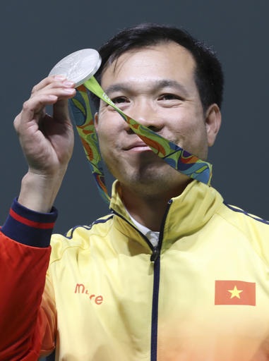 "Đầu tư cho bắn súng dễ có huy chương hơn bơi lội, điền kinh" - 1
Thành tích của Xuân Vinh mang lại bước ngoặt cho Thể thao Việt Nam