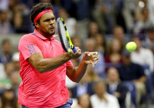 US Open: Tsonga bỏ cuộc, Djokovic vào bán kết - 2
Tsonga thi đấu với Djokovic trong trận tứ kết US Open 2016