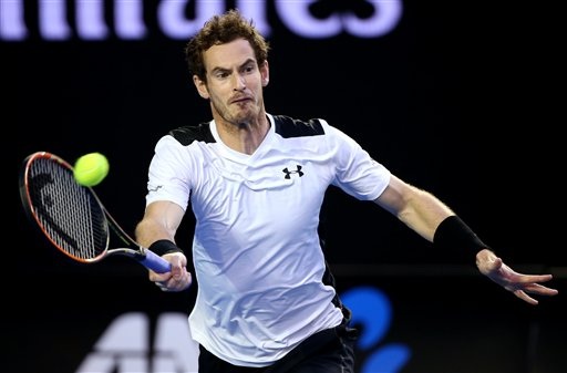 Andy Murray trong tình huống có đỡ pha đánh của Raonic