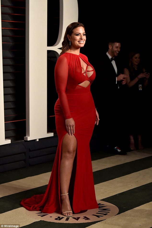 Siêu mẫu béo tự tin khoe đường cong - 6