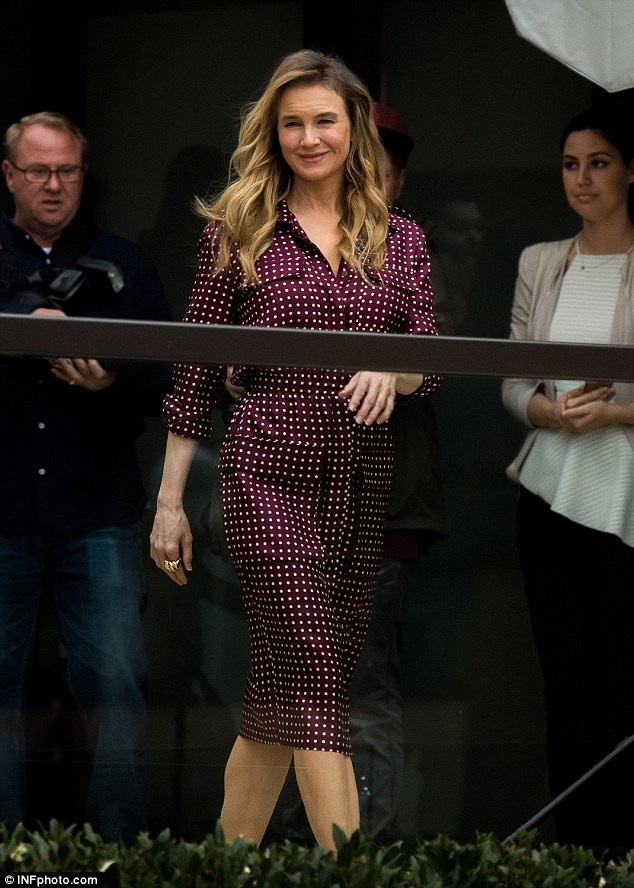 Renee Zellweger tái xuất sau tin đồn thẩm mỹ - 7
Người đẹp chia sẻ, cô trông thay đổi chỉ vì có lối sống lành mạnh và hạnh phúc hơn