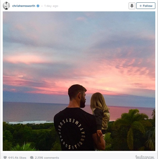"Thần sấm" Thor - Ông bố hoàn hảo - 2
Hemsworth kết hôn với nữ diễn viên hơn 7 tuổi Elsa Pataky vào năm 2010