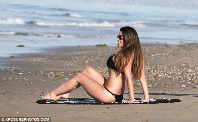 
Casey Batchelor trở nên tự tin vào vẻ ngoài của bản thân hơn bao giờ hết. Bạn gái cũ của thành viên nhóm Blue - Lee Ryan cũng mong mình may mắn hơn trong tình yêu sau khi sửa sang sắc đẹp.
