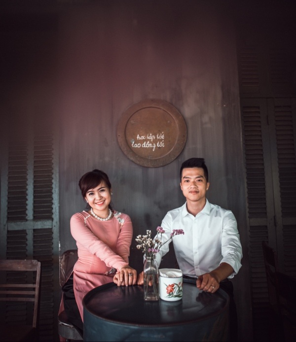 Chuyện tình của cặp đôi bằng tuổi, hẹn hò phải mang… chứng minh thư - 12 Chuyện tình của cặp đôi bằng tuổi, hẹn hò phải mang… chứng minh thư - 12