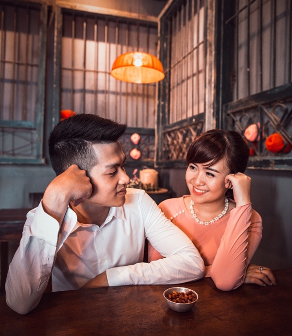 Chuyện tình của cặp đôi bằng tuổi, hẹn hò phải mang… chứng minh thư - 7 Chuyện tình của cặp đôi bằng tuổi, hẹn hò phải mang… chứng minh thư - 7