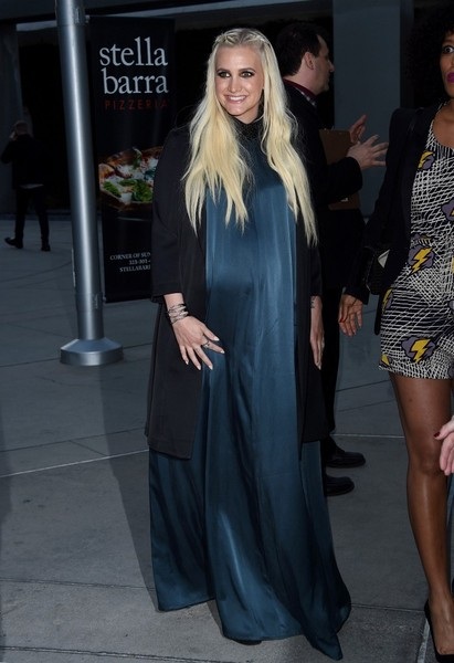 Những bà bầu sành điệu nhất thế giới - 9
Ashlee Simpson - mang thai vẫn đẹp duyên dáng và trẻ trung
