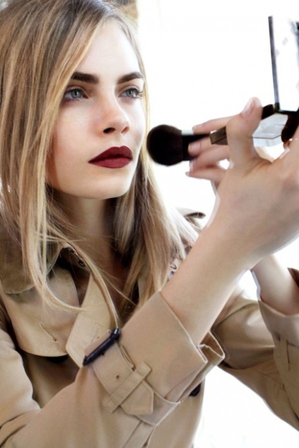 Điều gì khiến nhãn hiệu Burberry luôn tạo “cơn sốt”? - 8 Điều gì khiến nhãn hiệu Burberry luôn tạo “cơn sốt”? - 8