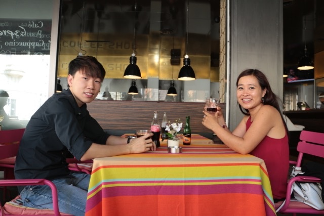 Tìm hiểu trường BHMS và khám phá thành phố đẹp nhất Thuỵ Sĩ - 3
Luôn quan tâm và chăm sóc sinh viên trong suốt quá trình học tập – Du học BB Cầu Xanh thăm sinh viên của Công ty đang theo học tại trường BHMS và cập nhật tin tức của các em với các bậc phụ huynh tại Việt Nam