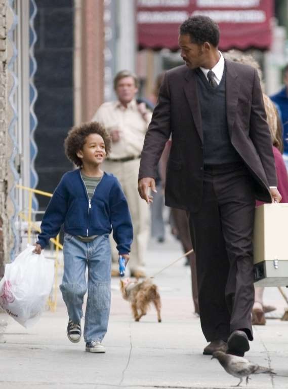 Những đứa trẻ tại Hollywood: Ngày ấy và bây giờ - 19
Jaden Smith nổi tiếng khi mới chỉ là một cậu bé 8 tuổi nhờ diễn xuất đáng ngưỡng mộ trong bộ phim The Pursuit of Happyness, đóng cùng cha ruột, nam diễn viên Will Smith vào năm 2006.