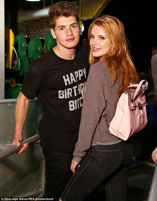 
Bella Thorne vừa chia tay bạn trai Gregg Sulkin sau 15 tháng hẹn hò
