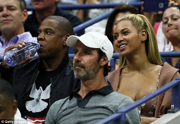 Beyonce khoe ngực khủng khi đi xem tennis - 6
Beyonce thắng lớn tại lễ trao giải VMA 2016 trong đó có những giải như MV của năm, MV của nữ ca sỹ xuất sắc nhất.