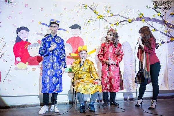 Du học sinh Đức diễn Táo quân, lì xì túi muối đầu xuân - 2 Du học sinh Đức diễn Táo quân, lì xì túi muối đầu xuân - 2