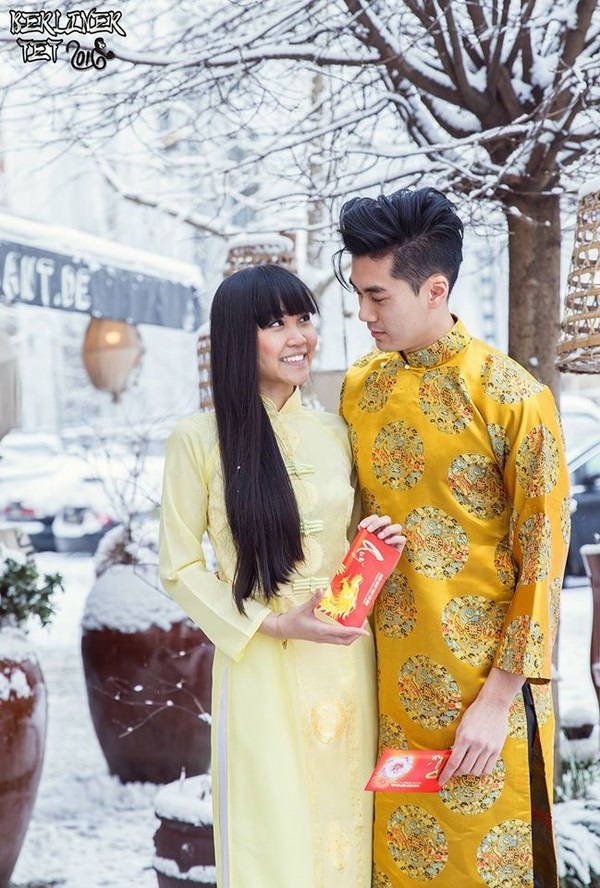 Cùng là Áo dài thôi nhưng ý nghĩa của nó thì vô cùng. Nếu như Áo dài mang đến cho người con gái sự nhẹ nhàng e thẹn thì ngược lại người con trai khi diện Áo dài sẽ toát lên vẻ nam tính mạnh mẽ một cách đầy cuốn hút.