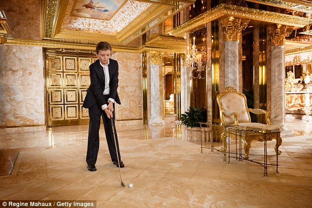 Người vợ siêu mẫu của Donald Trump: Tôi sẽ trở thành Đệ nhất phu nhân khác biệt - 3
Cậu con trai Barron của vợ chồng Trump. (Ảnh: Dailymail)