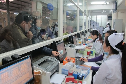 Tin học hóa giúp kết nối 14.000 cơ sở khám chữa bệnh trong toàn quốc - 2
Tin học hóa hệ thống giúp giảm thời gian của người bệnh khám theo thẻ BHYT (Ảnh: NLD)