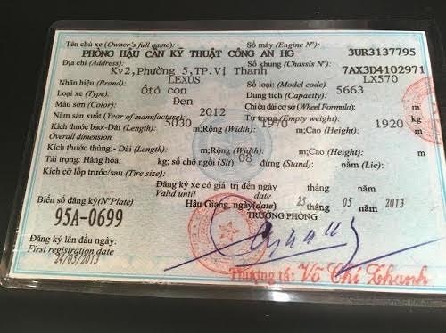Phó Chủ tịch tỉnh đi xe Lexus có “tư tưởng chính trị vững vàng” - 3
Chiếc xe Lexus ông Thanh sử dụng cùng lúc có hai biển số