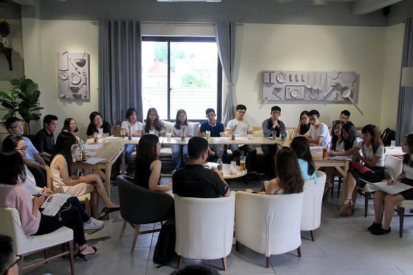 Tốt nghiệp ở nước ngoài sẽ được Big Four “ưu ái”? - 2
Quang cảnh buổi Coffee Talk đầu tiên trong chuỗi Hội thảo nghề nghiệp do tổ chức phi lợi nhuận “truyền lửa du học” VietAbroader tổ chức.