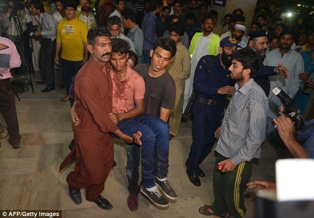 Đánh bom liều chết ở Pakistan, ít nhất 65 người thiệt mạng - 2 Vụ việc diễn ra khi đông đảo người Thiên Chúa giáo tới đây để mừng tuần lễ Phục sinh. (Ảnh: AFP)