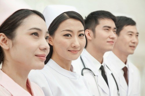 Nên chọn nghề bác sĩ hay điều dưỡng viên? - 1 Nên chọn nghề bác sĩ hay điều dưỡng viên? - 1