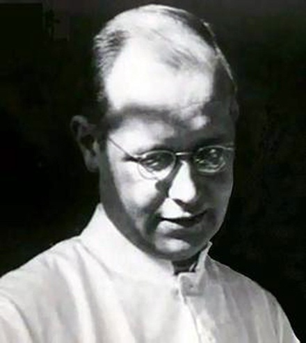 Hồ sơ bệnh án của trùm phát xít Hitler - Kỳ 1 - 1 Bác sĩ Ernst-Günther Schenck.
