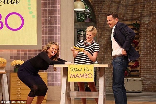 Siêu mẫu Mỹ: Bầu bí vẫn đi giày cao gót - 7
Chrissy hiện đang tham gia show truyền hình FABLife