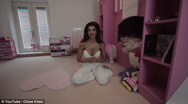 Ngắm nhà siêu sang của người đẹp siêu vòng một - 10
Sao truyền hình thực tế này không còn xa lạ với việc dao kéo làm đẹp.