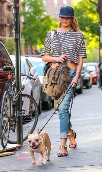 Thời trang đường phố bắt mắt của chân dài Chrissy Teigen - 11 Thời trang đường phố bắt mắt của chân dài Chrissy Teigen - 11