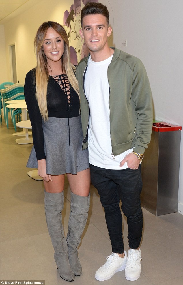 
Charlotte và bạn trai cũ Gaz Beadle ngày còn hạnh phúc. Hai người giờ đã chia tay và Charlotte không muốn xuất hiện bên Gaz trong show truyền hình Geordie Shore.
