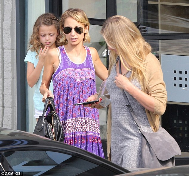 
Minh tinh Hollywood một thời giờ không màng tới ánh hào quanh danh vọng. Với khối tài sản khủng hơn 100 triệu đô, Diaz có lẽ không cần làm gì cũng đủ sống dư giả tới già!
