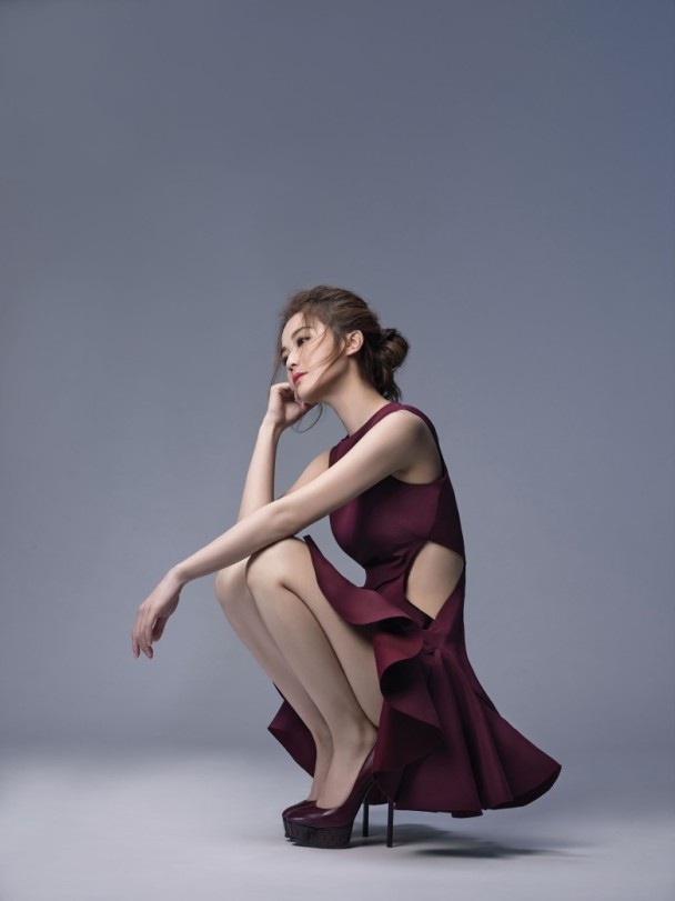 
Thái Trác Nghiên gợi cảm và nữ tính trong quảng cáo mới.
