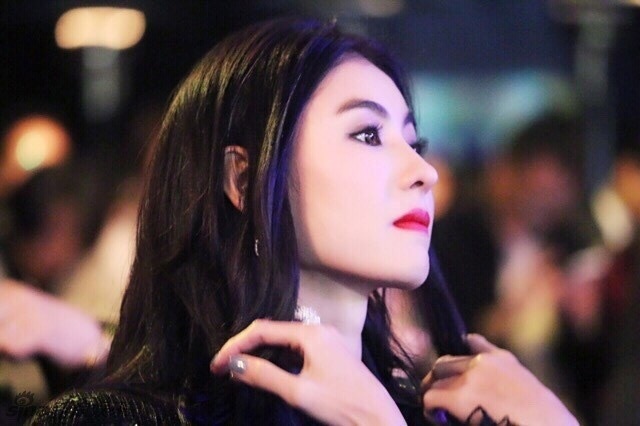 Bất ngờ với hình ảnh nam tính của Trương Bá Chi - 13
Khi cuộc hôn nhân của cô và Tạ Đình Phong không thể cứu vãn, Bá Chi mạnh mẽ chấp nhận chia tay và đứng ra chăm lo cho hai con trai. Hiện tại, cô đang cố gắng làm tốt vai trò của một bà mẹ đơn thân.