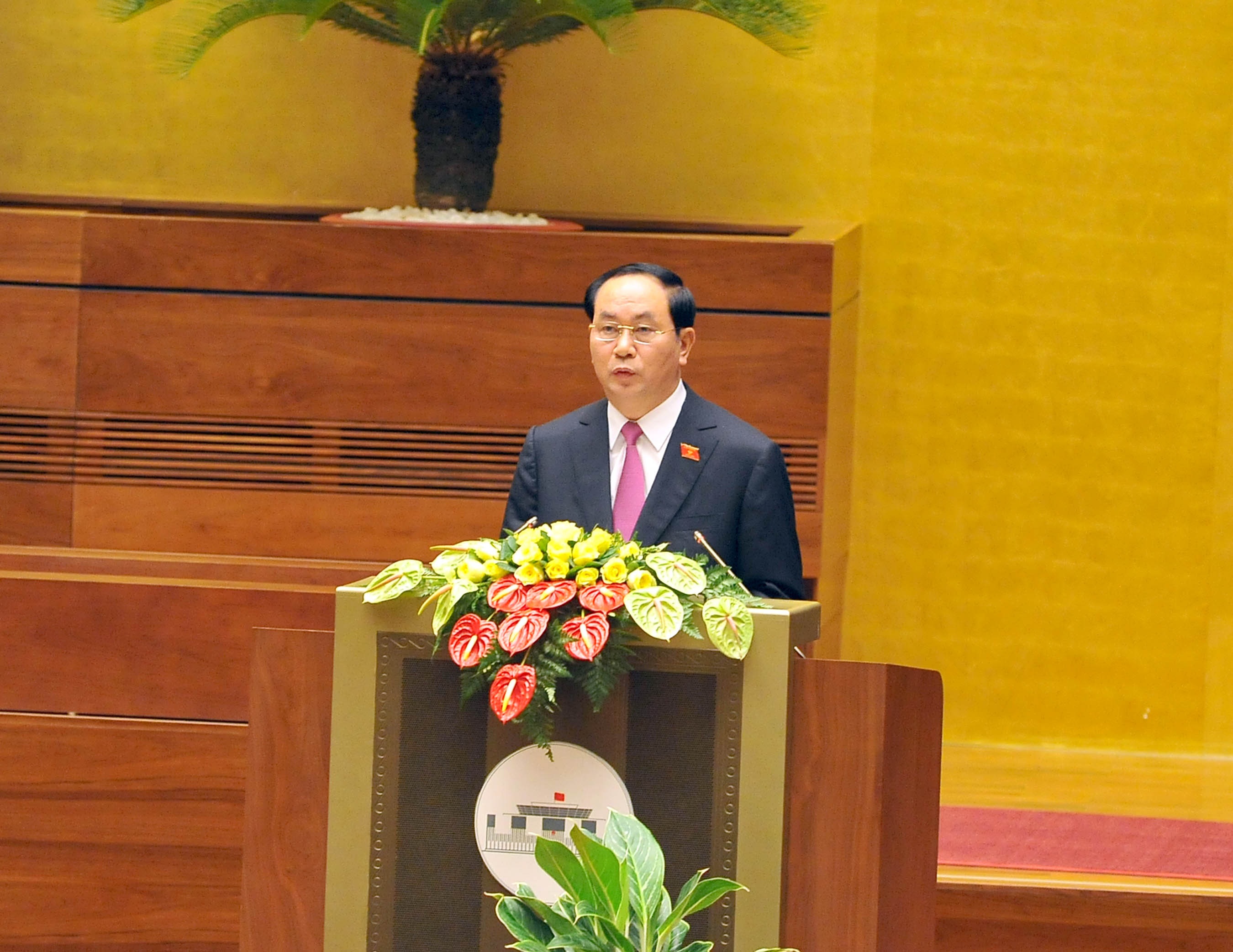 
Chủ tịch nước cam kết bảo vệ vững chắc độc lập chủ quyền và toàn vẹn lãnh thổ của Tổ quốc. (Ảnh: H.L)
