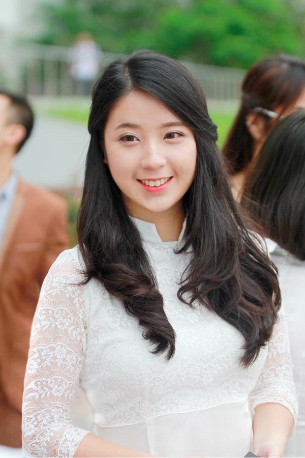 Các nữ DHS Việt tài sắc chúc Tết độc giả trẻ báo điện tử Dân trí - 5
Nguyễn Kim Chi - nữ sinh Việt tại xứ sở sương mù.