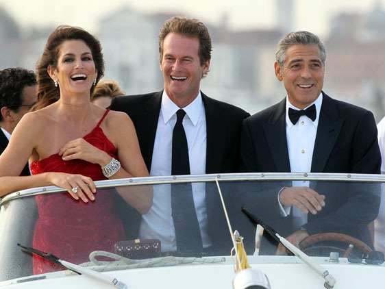 Cindy Crawford – Hành trình của một siêu mẫu đẳng cấp - 21
Vợ chồng Cindy Crawford tham dự đám cưới của người bạn thân George Clooney vào năm 2014.