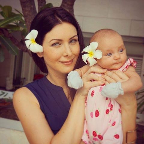 Cựu hoa hậu hoàn vũ khoe con mới sinh - 2
Natalie Glebova sinh con hồi tháng 4, con gái cô được đặt tên là Maya