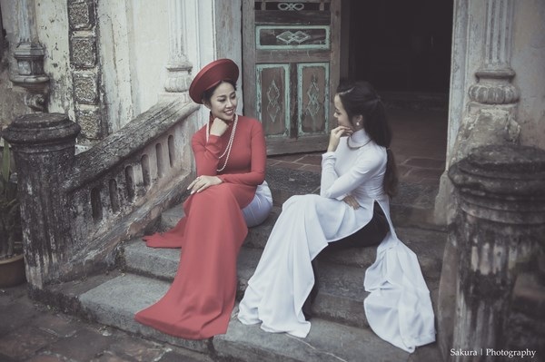 Nữ công an duyên dáng đón Xuân trong tà áo dài xưa - 1 
Thượng úy Phương Thanh và thiếu úy Thu Huyền xinh đẹp trong bộ ảnh áo dài đón Xuân